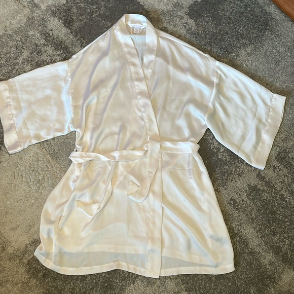 Victoria's Secret Cream Robe - Picture 3 of 6
